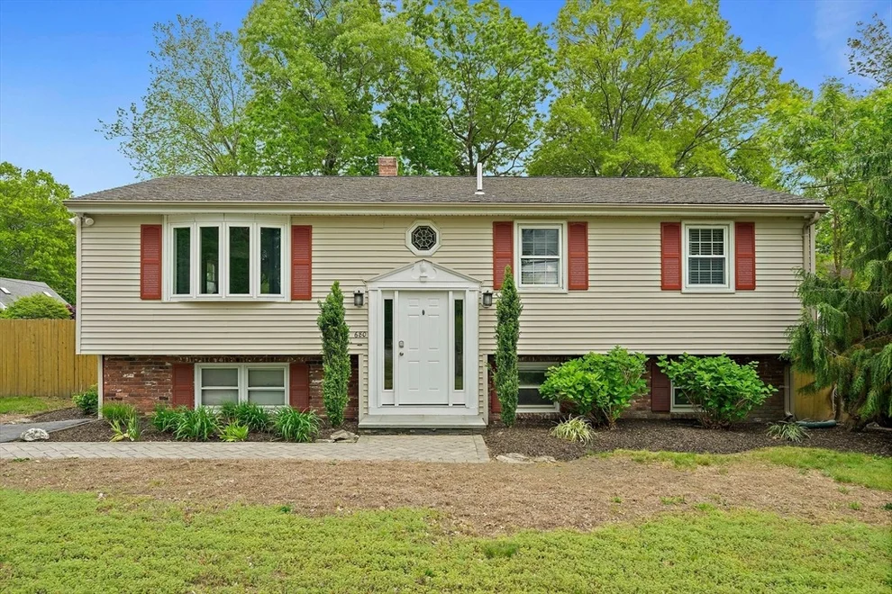 Unit for sale at 680 Old Warren Rd, Swansea, MA 02777