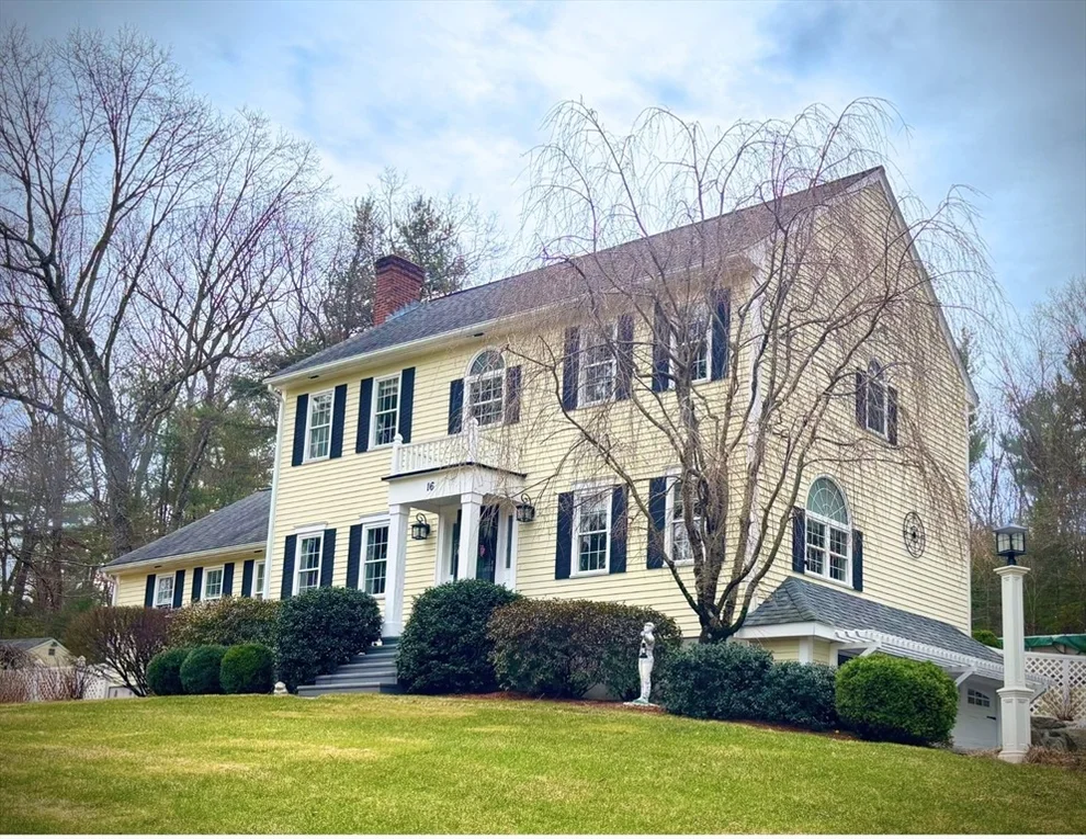 Unit for sale at 16 Judith Cir, Sutton, MA 01590