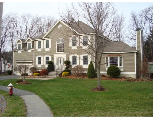 Unit for sale at 8 Sunflower Cir, Shrewsbury, MA 01545