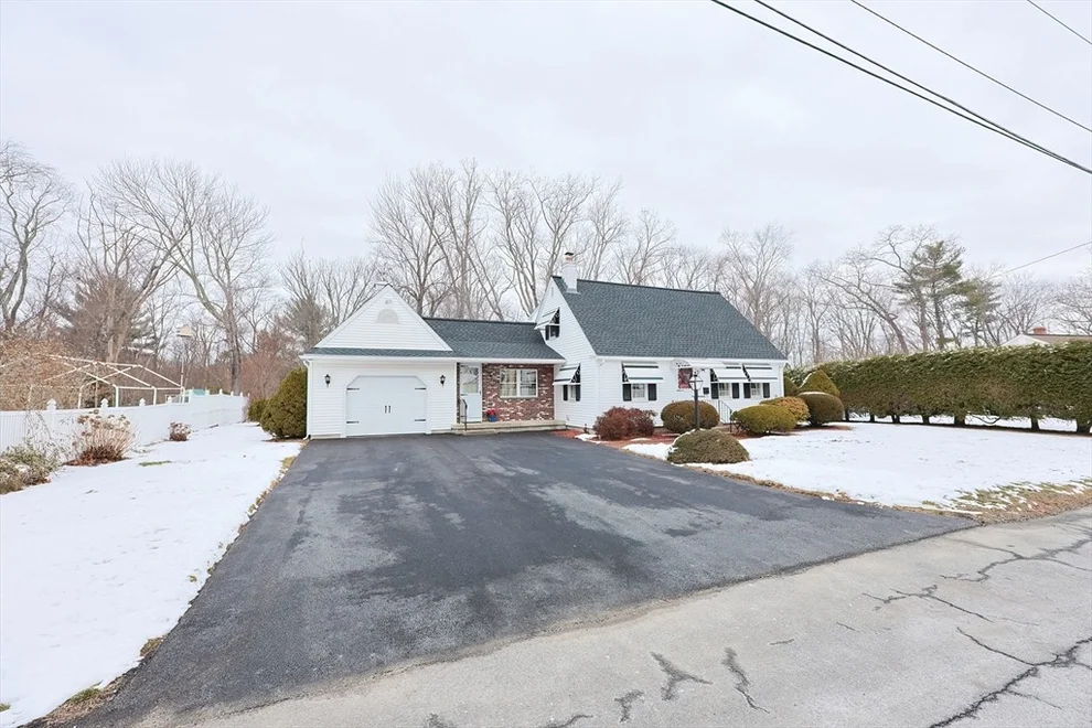 Unit for sale at 7 Idlewood Dr, Auburn, MA 01501