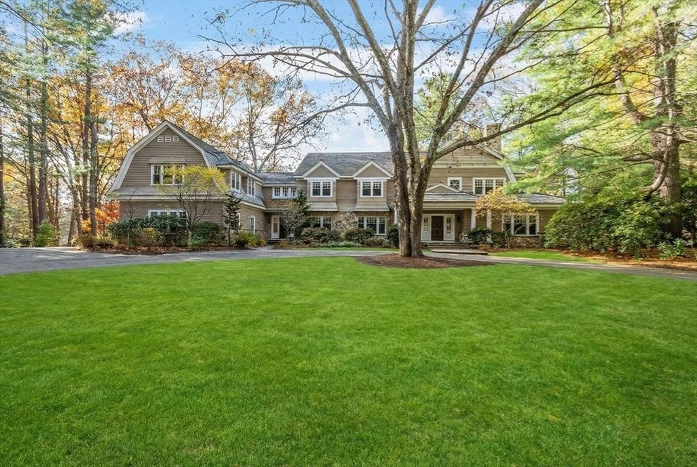 Unit for sale at 121 Livingston Rd, Wellesley, MA 02482