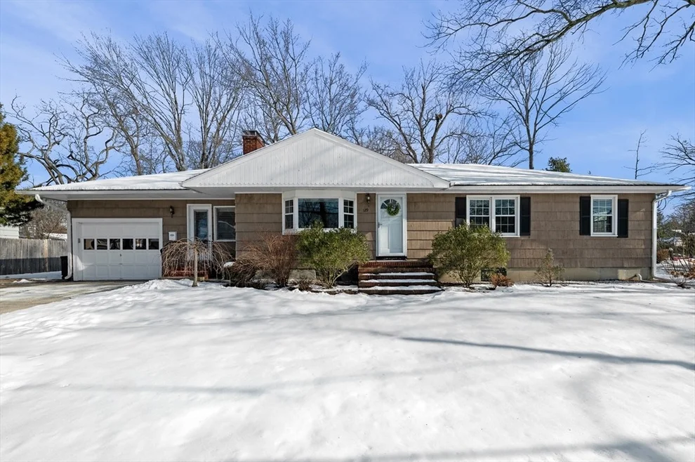 Unit for sale at 129 Moody St, North Andover, MA 01845