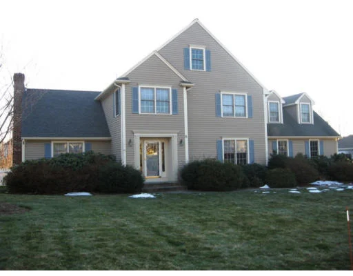 Unit for sale at 8 Britts Ridge, Cumberland, RI 02864