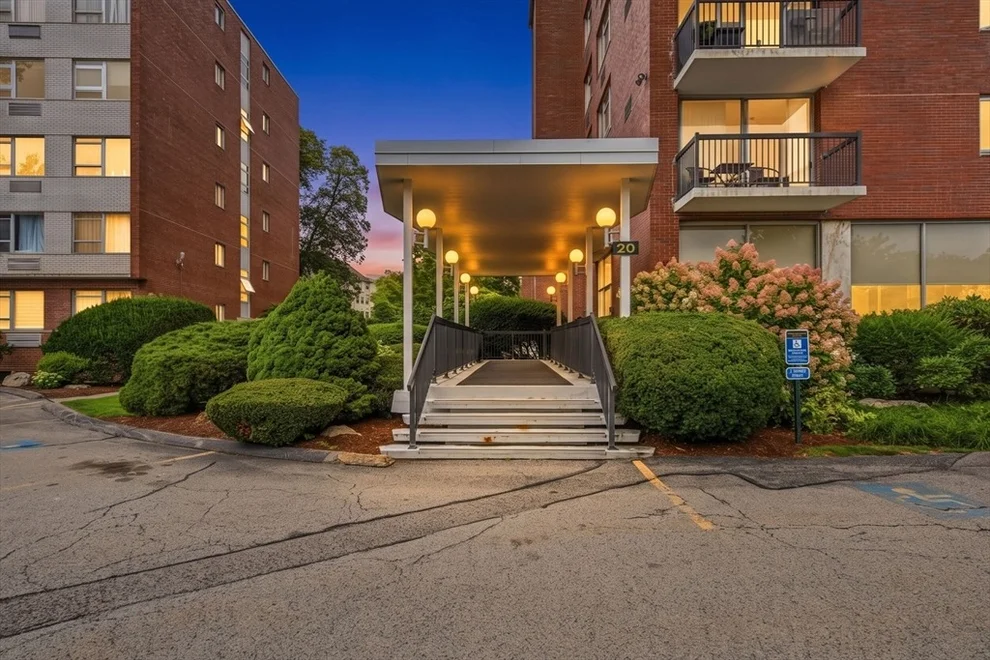 Unit for sale at 20 Hammond Pond Pkwy, Newton, MA 02467