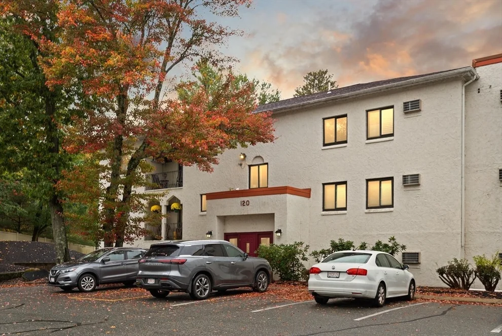 Unit for sale at 120 Fellsview Ter, Stoneham, MA 02180