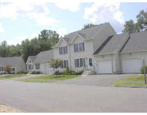 Unit for sale at 304 Brainard Rd, Enfield, CT 06082
