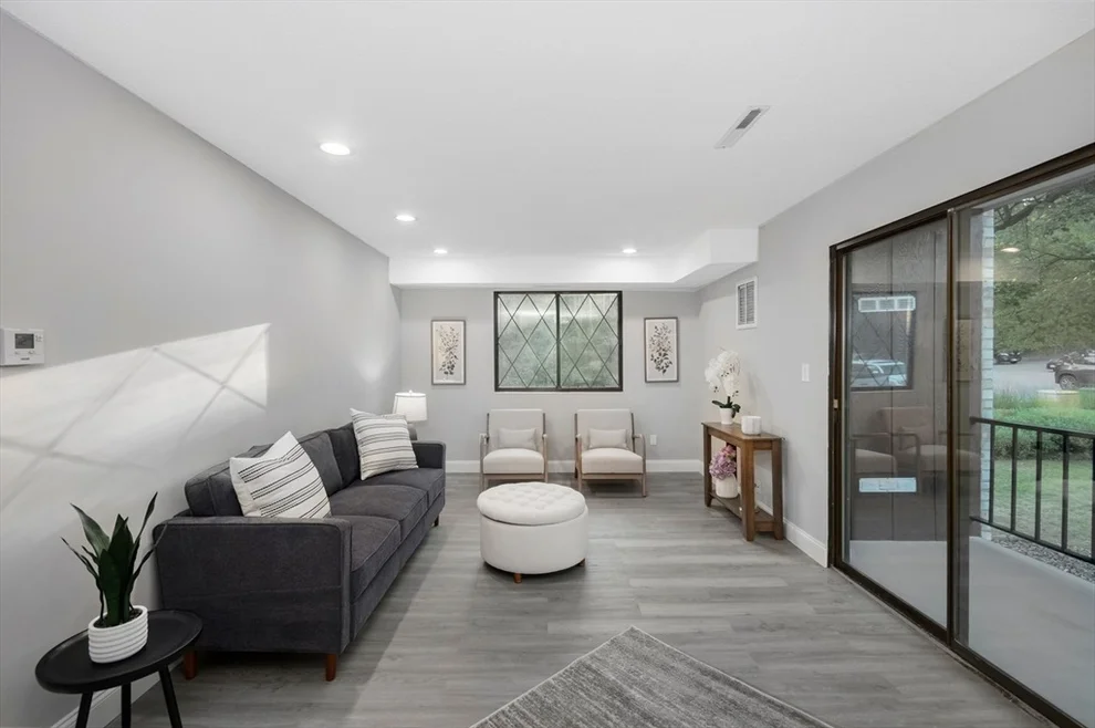 Unit for sale at 7 Greenbriar Dr, North Reading, MA 01864