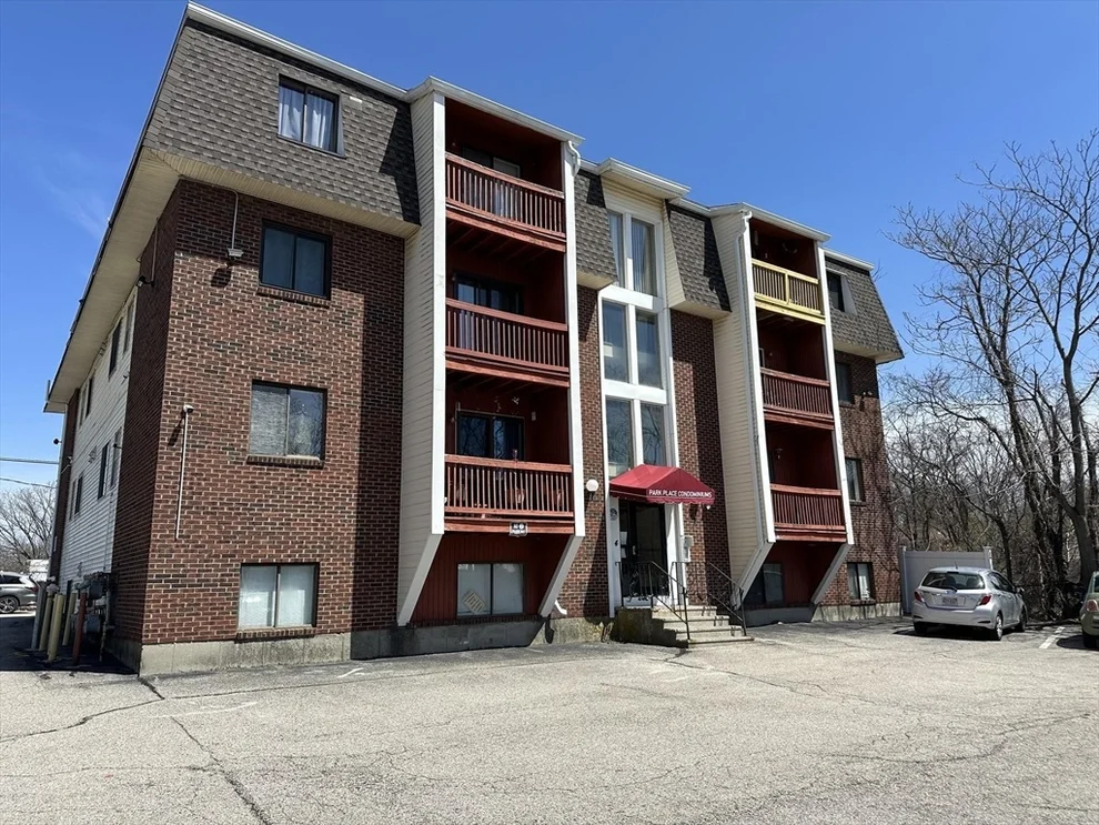 Unit for sale at 4-6 Park Avenue Place, Worcester, MA 01603