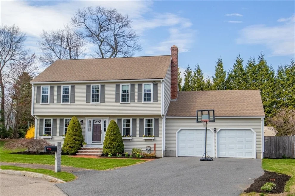 Unit for sale at 15 Helen Ln, Walpole, MA 02081