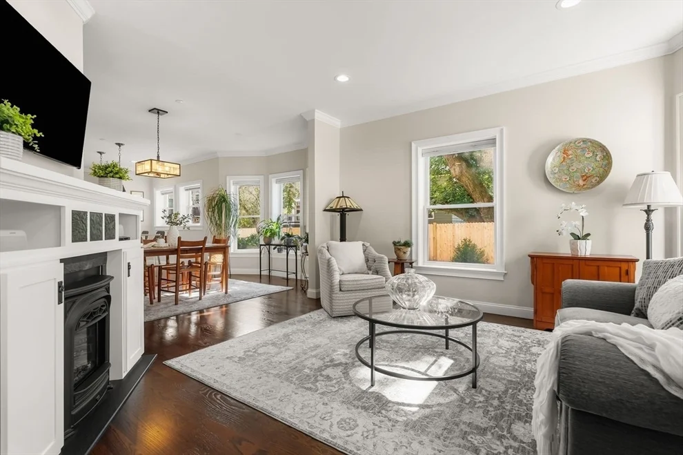 Unit for sale at 7 Court Street Pl, Arlington, MA 02476