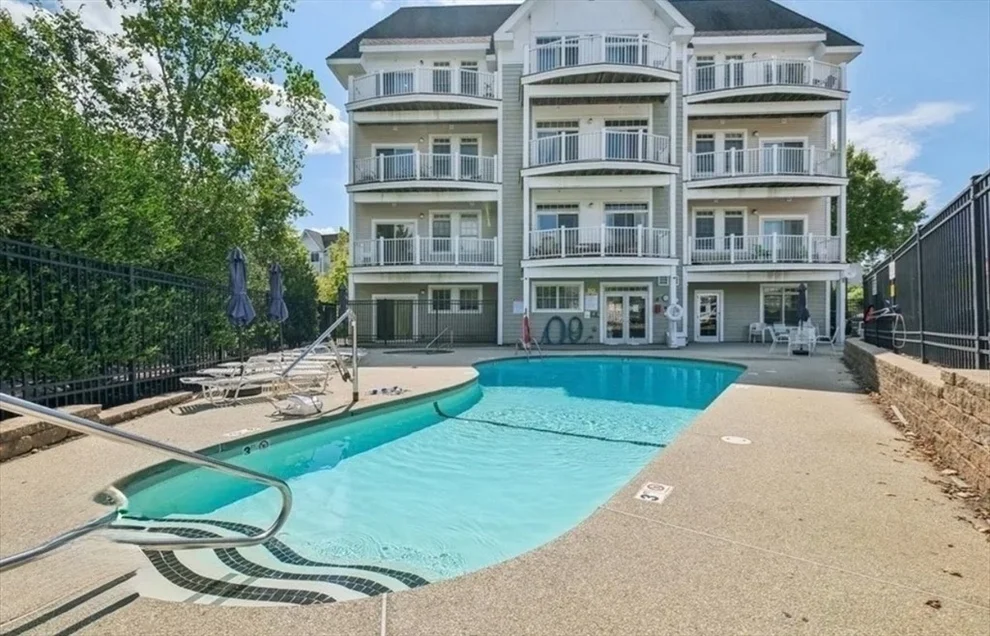 Unit for sale at 614 Pond St, Braintree, MA 02184