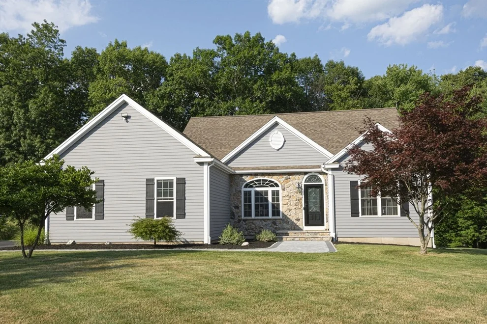 Unit for sale at 258 Nicholas Dr, Lancaster, MA 01523