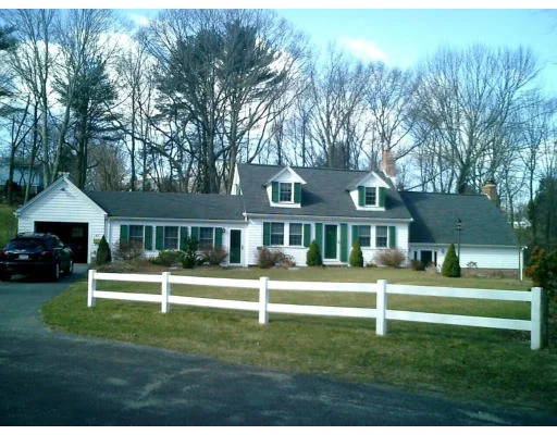 Unit for sale at 43 Pinevale Ave, Reading, MA 01867