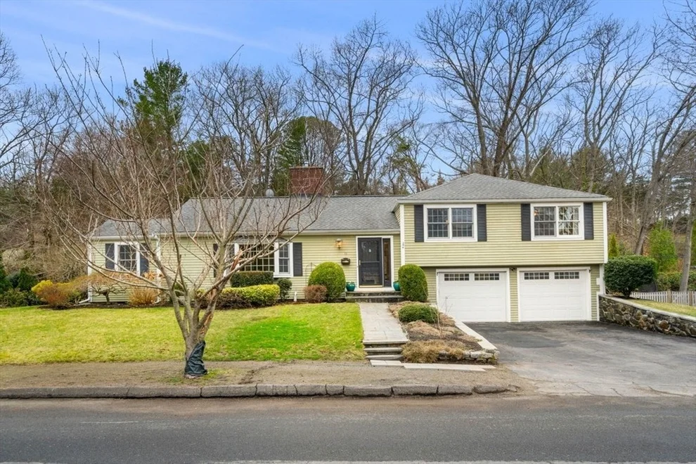Unit for sale at 16 Shorewood Rd, Marblehead, MA 01945
