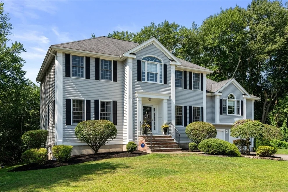 Unit for sale at 4 Green Meadow Dr, Lynnfield, MA 01940