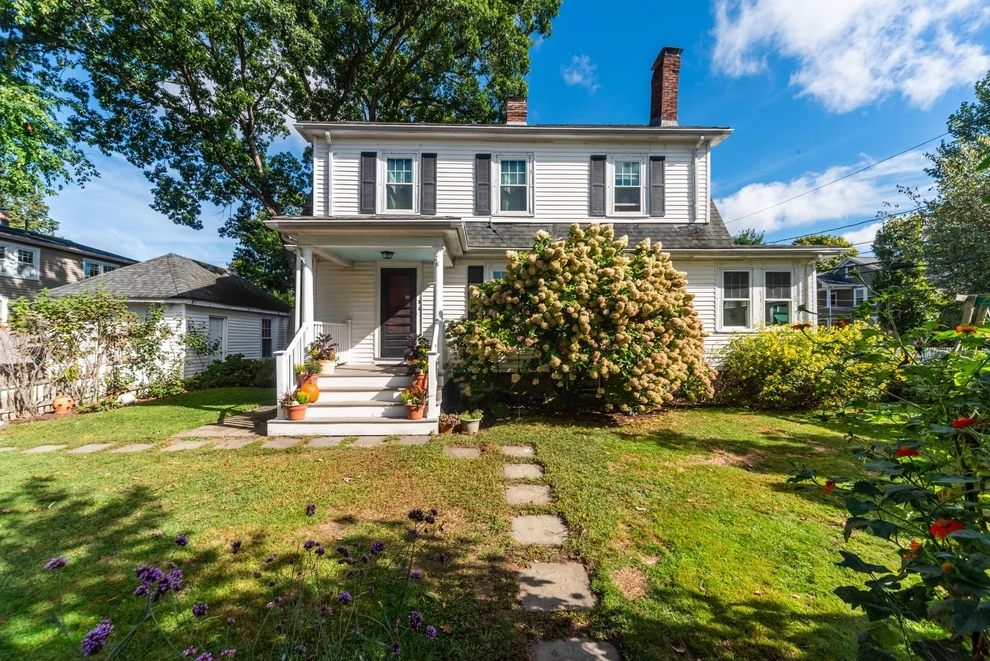 Unit for sale at 3 Parmenter Ter, Newton, MA 02465