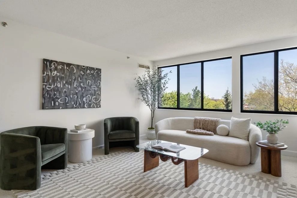 Unit for sale at 250 Hammond Pond Pkwy, Newton, MA 02467