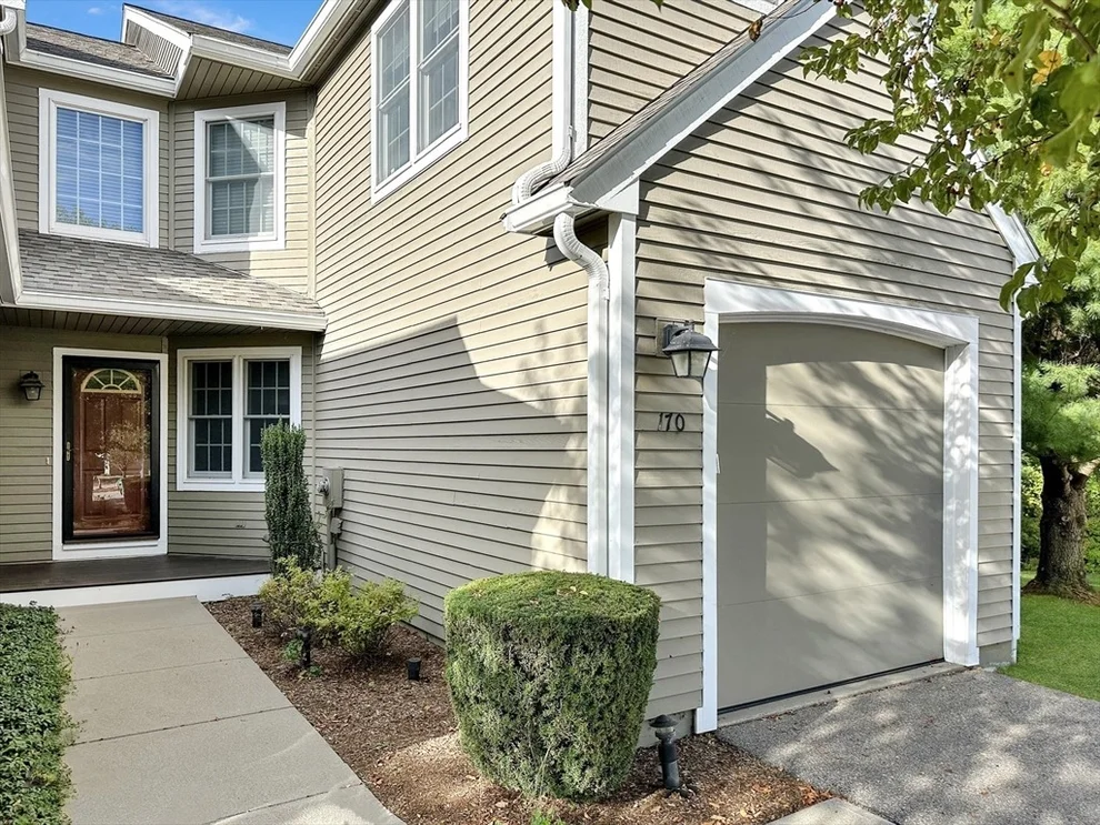 Unit for sale at 170 Cannon Forge Dr, Foxboro, MA 02035