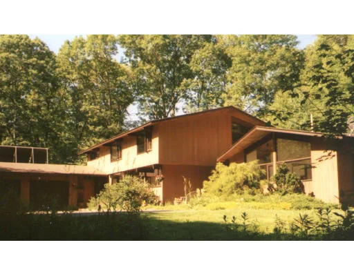 Unit for sale at 94 Canterbury Ct, Carlisle, MA 01741