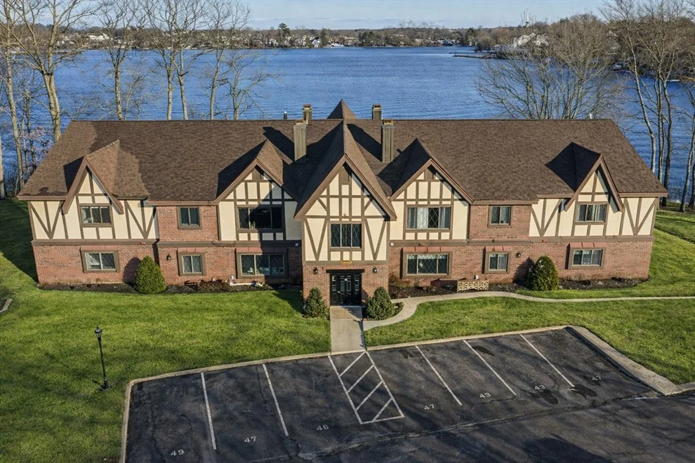 Unit for sale at 18 Royal Lake Dr, Braintree, MA 02184