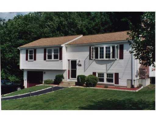 Unit for sale at 5 Shawkemo Path, Franklin, MA 02038