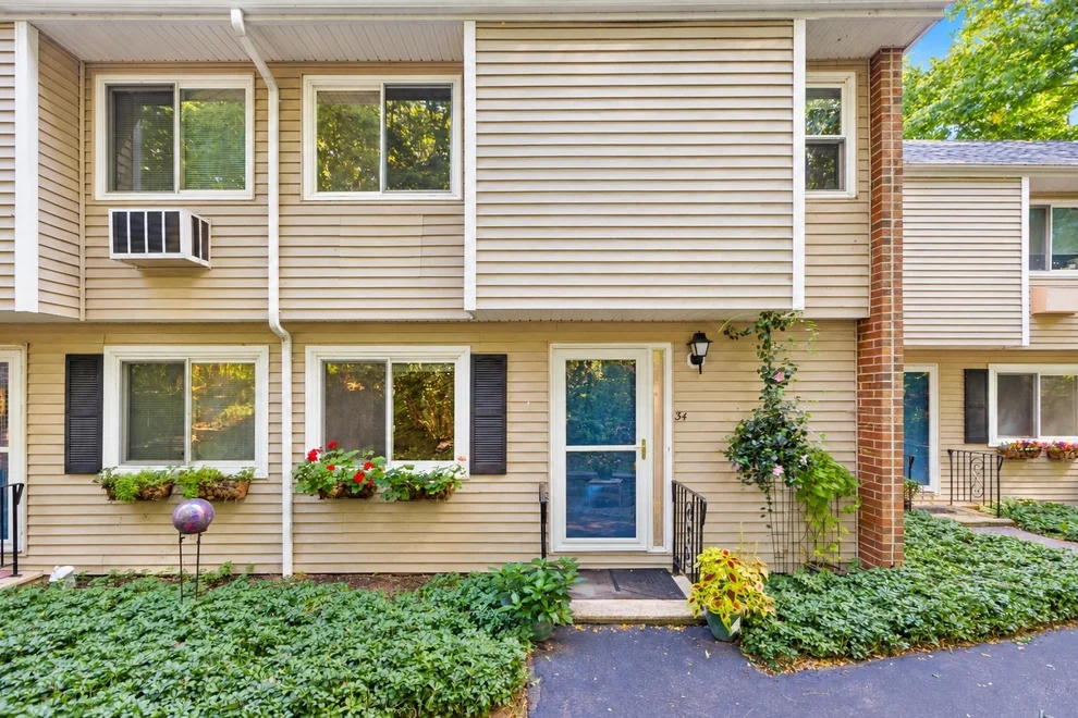 Unit for sale at 34 Glen Devin St, Amesbury, MA 01913