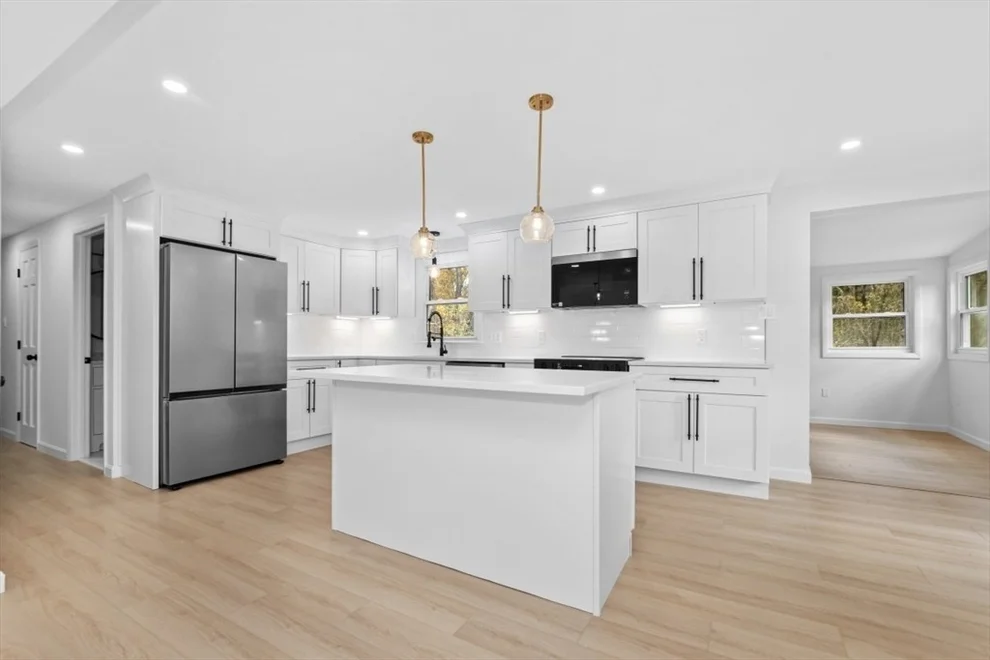 Unit for sale at 17 Susan Ln, Bellingham, MA 02019