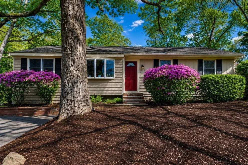 Unit for sale at 332 Massapoag Ave, Sharon, MA 02067