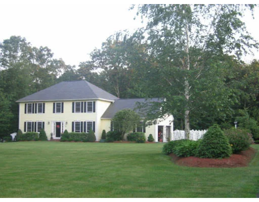 Unit for sale at 35 Crestview Dr, Mendon, MA 01756