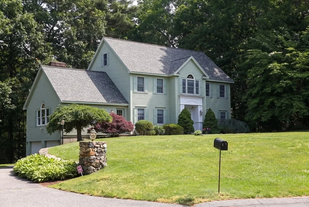 Unit for sale at 17 James Ave, Middleton, MA 01949