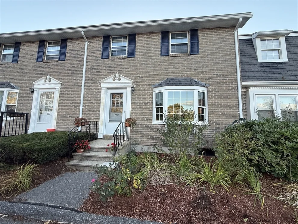 Unit for sale at 118 Fieldstone Drive, Londonderry, NH 03053