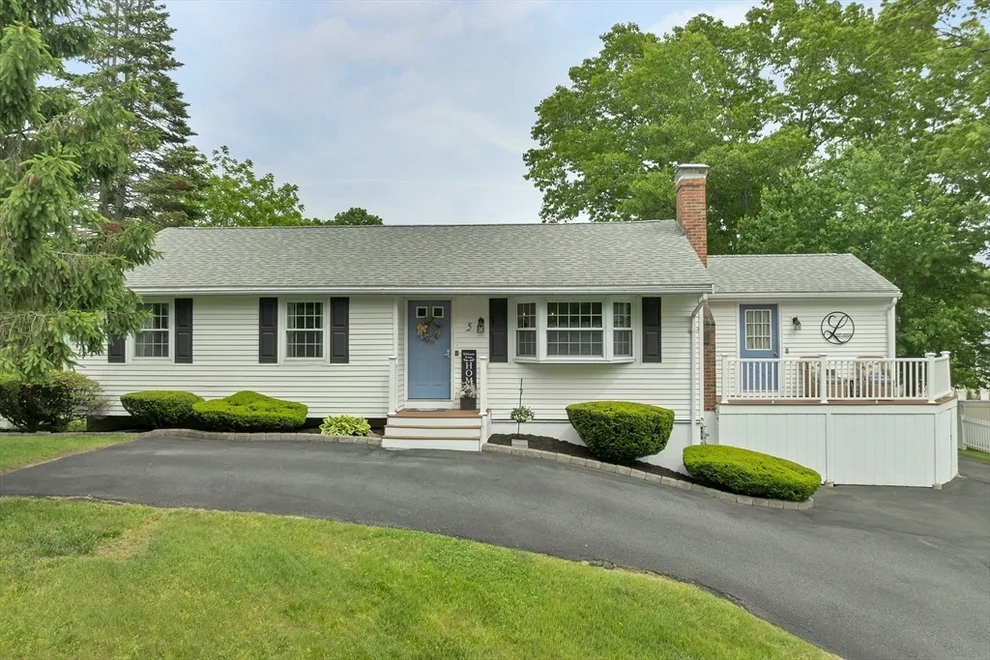 Unit for sale at 5 Sussex Ct, Haverhill, MA 01835
