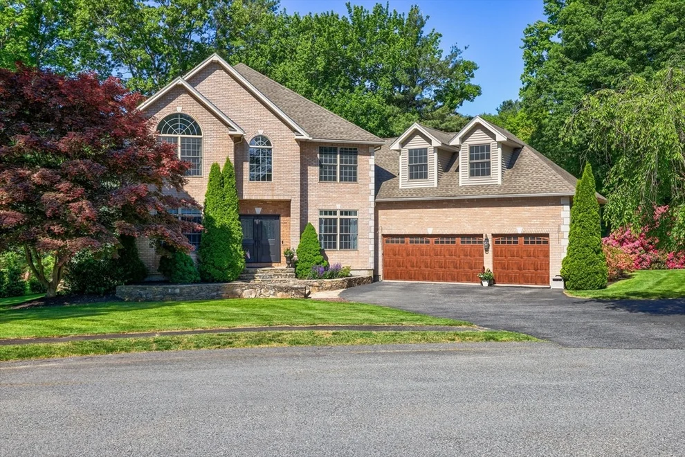 Unit for sale at 10 Strawberry Knoll Dr, Sutton, MA 01590