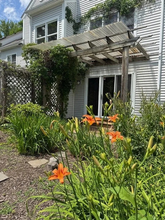 Unit for sale at 20 Salem Pl, Amherst, MA 01002