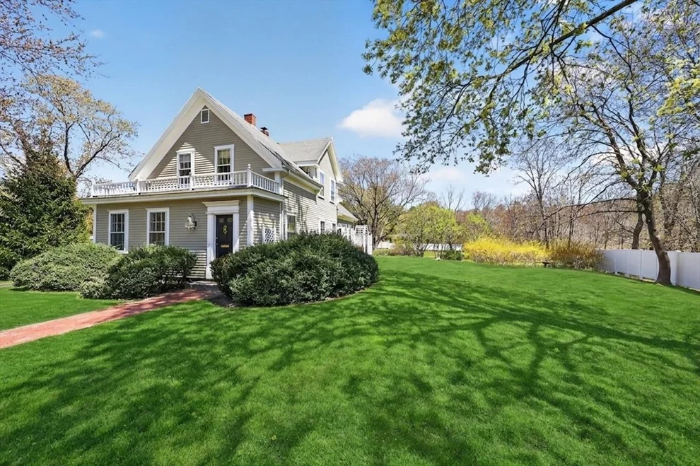 Unit for sale at 1154 Main St, Hingham, MA 02043