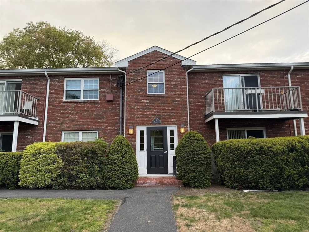 Unit for sale at 4 Kingswood Dr, Abington, MA 02351