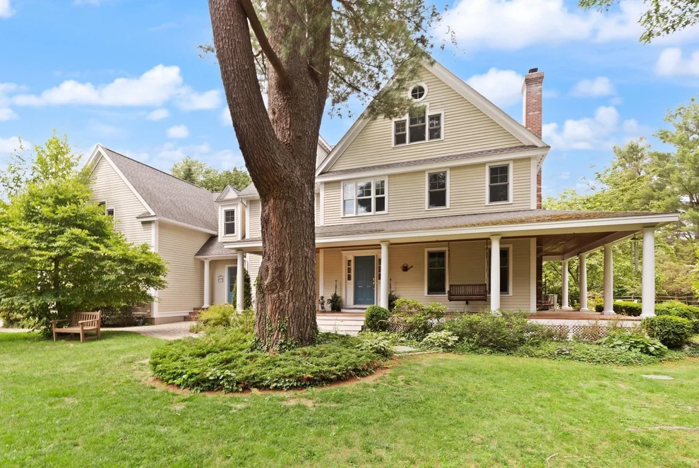 Unit for sale at 12 Quaker Lady Ln, Sudbury, MA 01776
