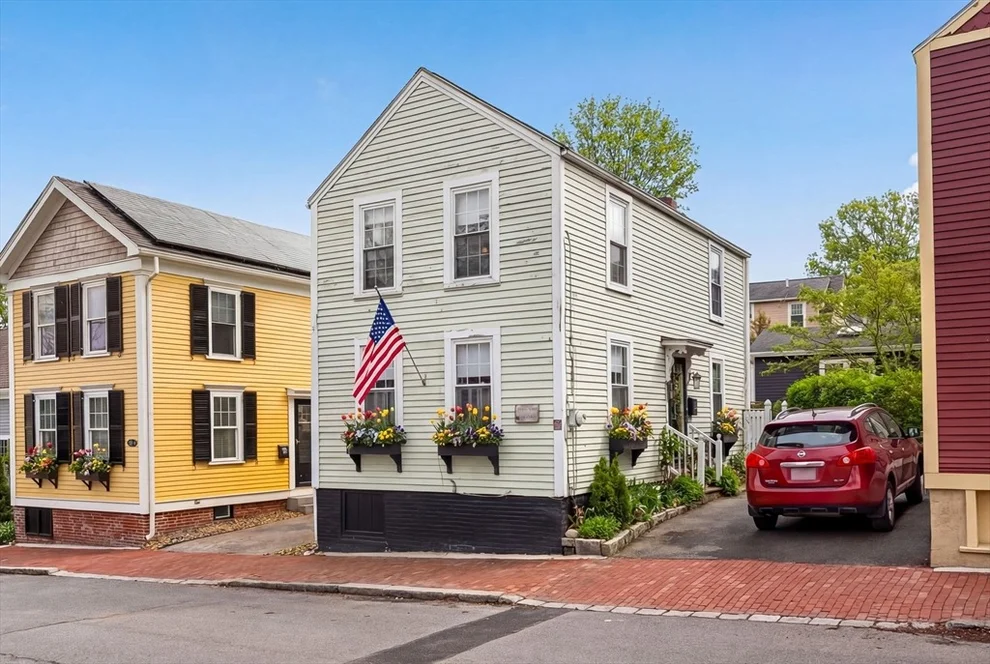 Unit for sale at 17 Carter St, Newburyport, MA 01950