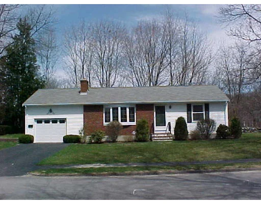 Unit for sale at 7 Knollwood Drive, Shrewsbury, MA 01545