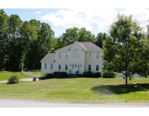 Unit for sale at 8 Sawtell Dr, Groton, MA 01450