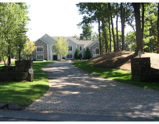 Unit for sale at 5 Devonshire Rd, Middleton, MA 01949