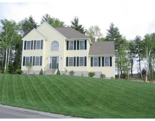 Unit for sale at 28 Bradford Circle, Hudson, NH 03051