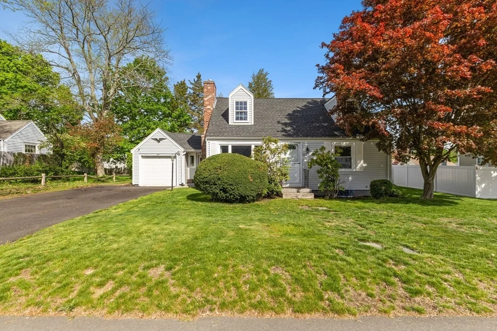 Unit for sale at 323 Green St, Weymouth, MA 02191