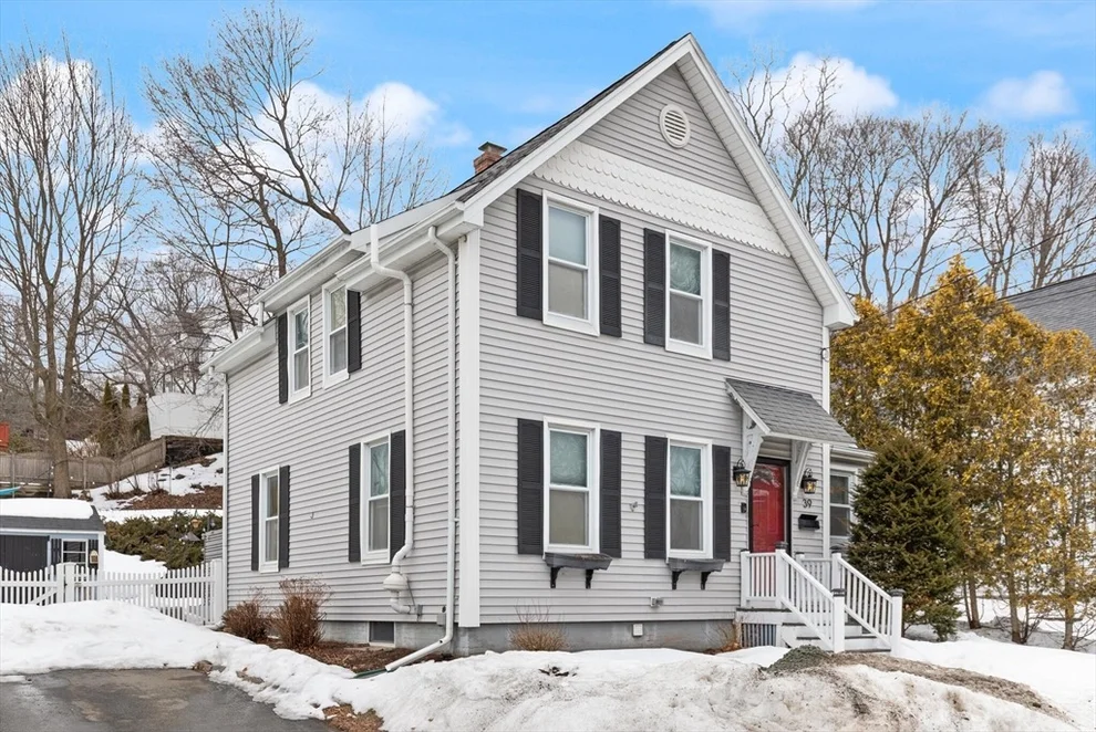 Unit for sale at 39 Cedar St, Wakefield, MA 01880
