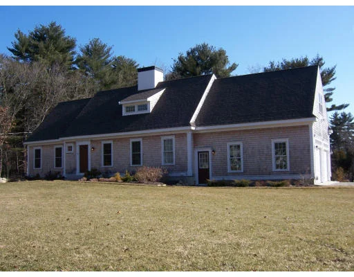 Unit for sale at 314 Snipatuit Rd, Rochester, MA 02770