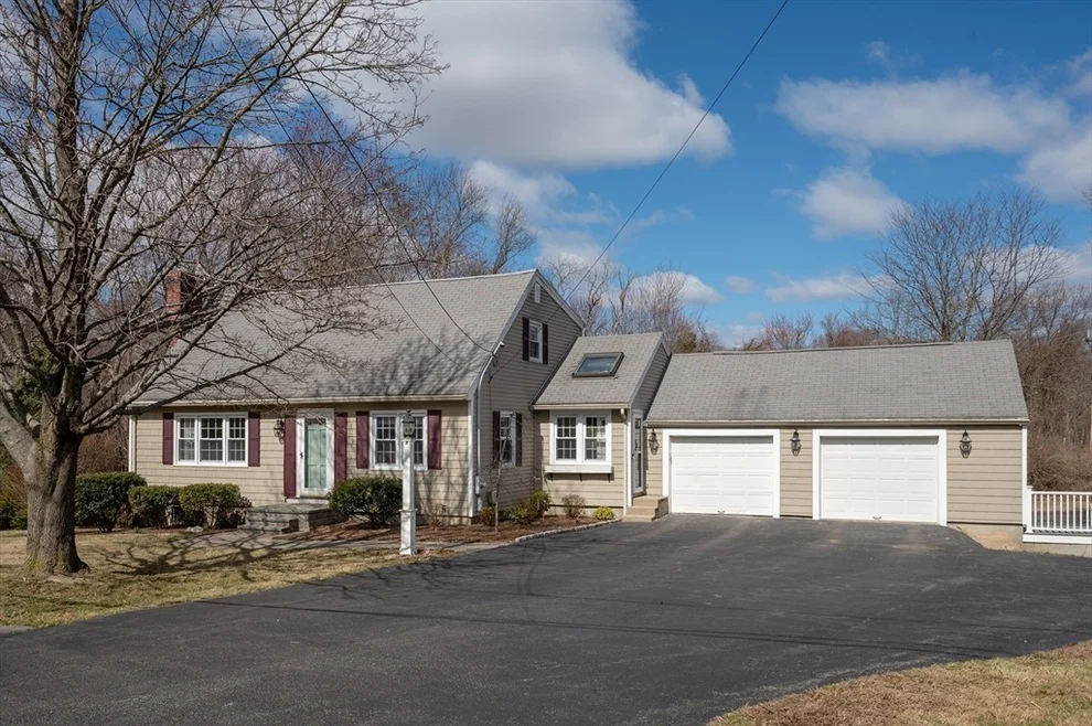 Unit for sale at 12 Kings Grant Rd, Westborough, MA 01581