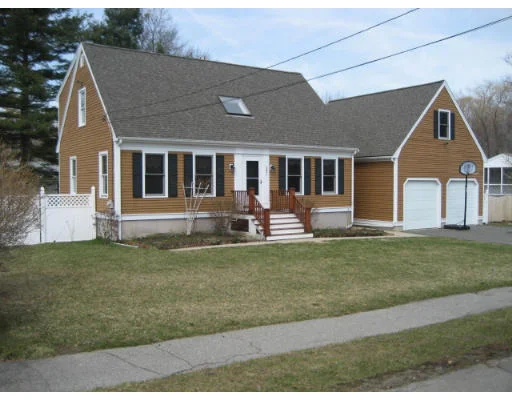 Unit for sale at 8 Drew St, Newburyport, MA 01950