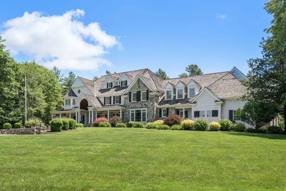 Unit for sale at 3 Stone Bridge Lane, Milton, MA 02186