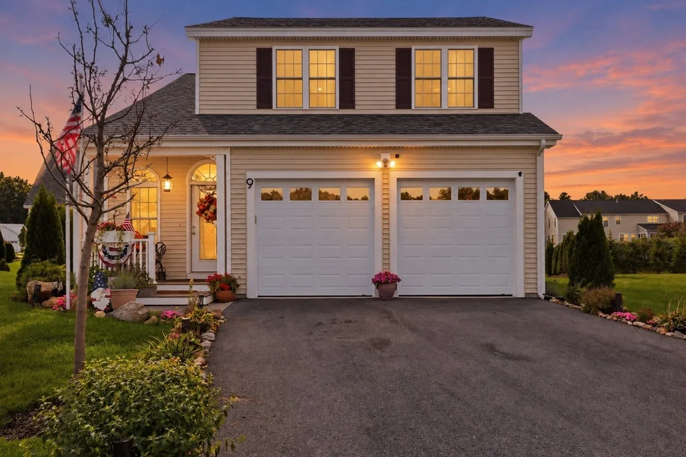 Unit for sale at 9 Settlers Ln, Holden, MA 01520