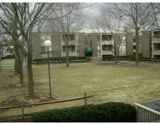 Unit for sale at 24 Shrewsbury Green Dr, Shrewsbury, MA 01545